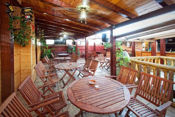 霍斯佩德扎卡汀酒店 阿尔卡拉拉雷亚尔 外观 照片
